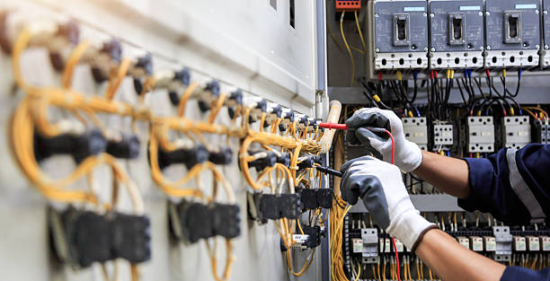 Professional Outlet Repair technician working in Le Flore County County, OK